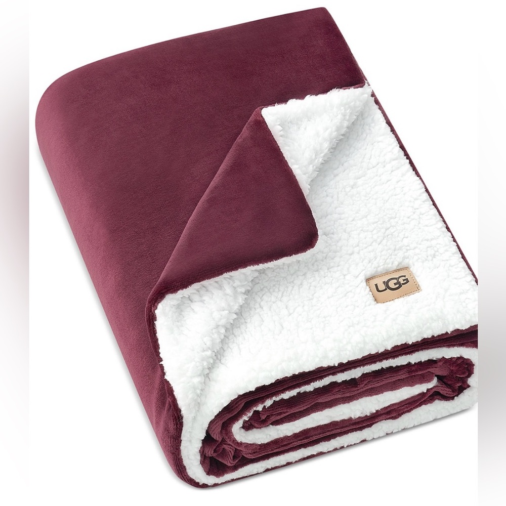UGG Maroon and Cream Plush Throw, NEW sealed bag - Picture 2 of 7